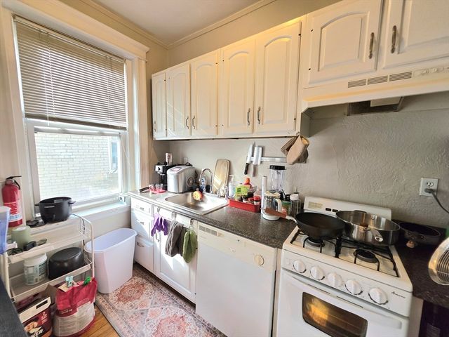 1641 Commonwealth Ave 16, Boston, MA 02135