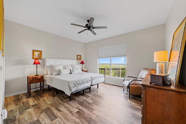 1008 Edinburgh, Kerrville, TX 78028