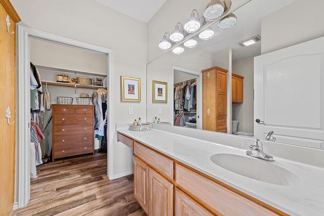 1008 Edinburgh, Kerrville, TX 78028