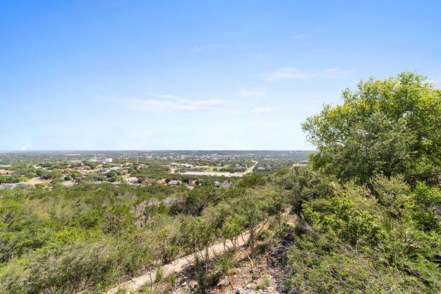 1008 Edinburgh, Kerrville, TX 78028