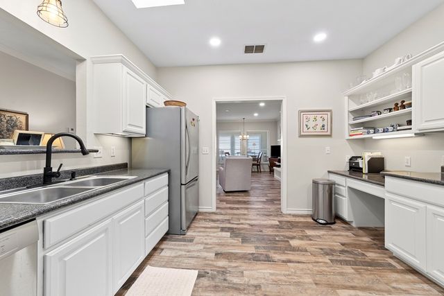 1008 Edinburgh, Kerrville, TX 78028