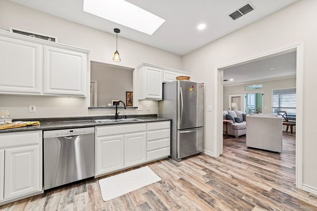 1008 Edinburgh, Kerrville, TX 78028