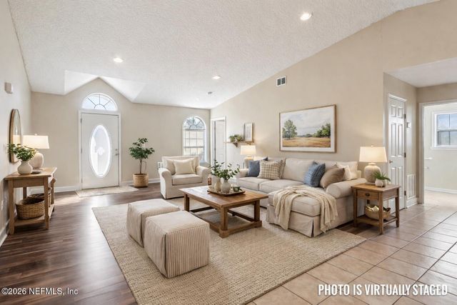 15678 MOSS HOLLOW Drive, Jacksonville, FL 32218