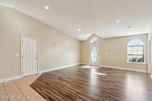 15678 MOSS HOLLOW Drive, Jacksonville, FL 32218