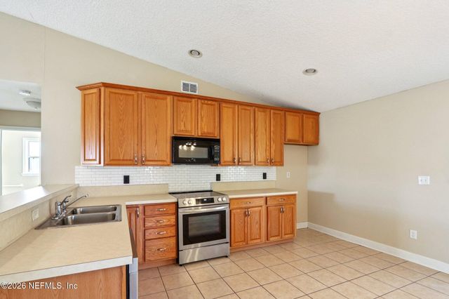 15678 MOSS HOLLOW Drive, Jacksonville, FL 32218