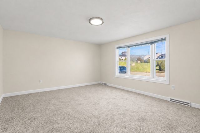 261 Broadway Rd 26, Dracut, MA 01826