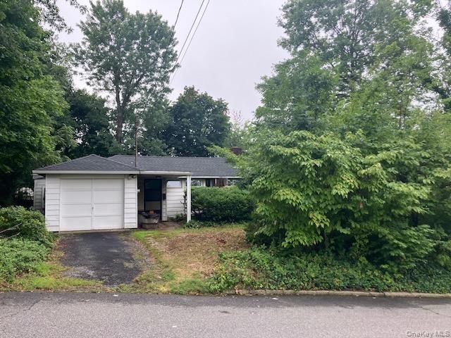 35 Washington Avenue, Glen Head, NY 11545