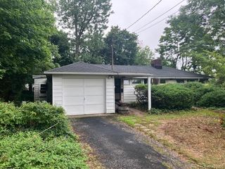 35 Washington Avenue, Glen Head, NY 11545