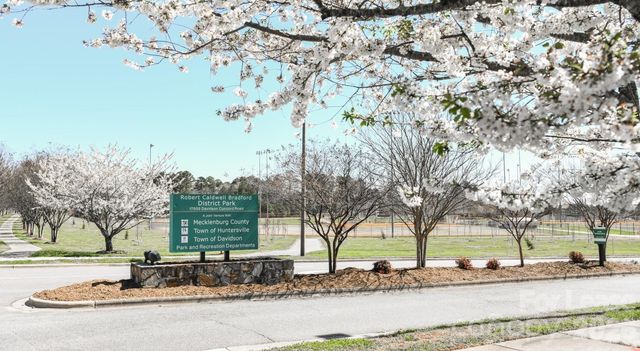 15120 Village Xing Road B1, Huntersville, NC 28078