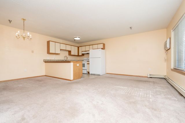 1279 Taylor Street 5, Shakopee, MN 55379