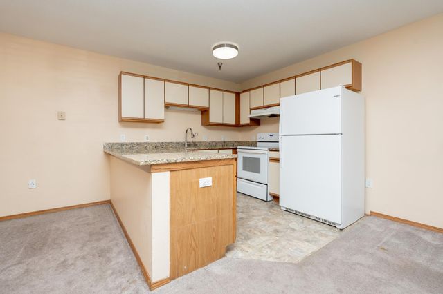 1279 Taylor Street 5, Shakopee, MN 55379