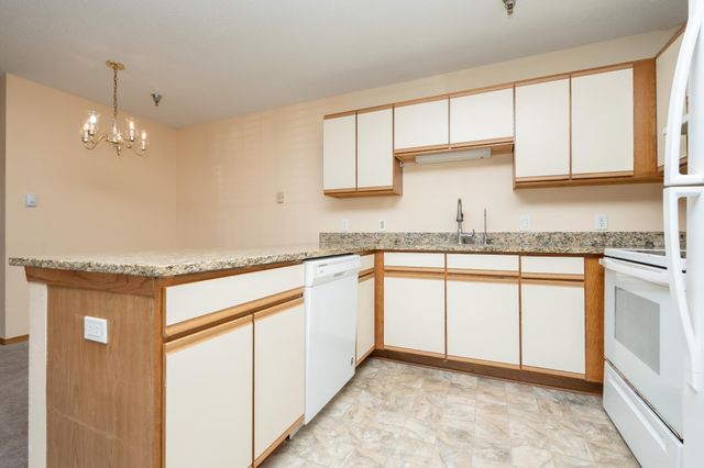 1279 Taylor Street 5, Shakopee, MN 55379