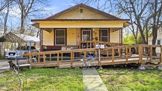 386 E Nacogdoches, New Braunfels, TX 78130