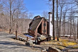 200 Peregine Road, Plymouth, VT 05056