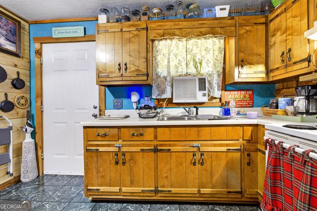 61 Rogers Cove Lane, Clayton, GA 30525