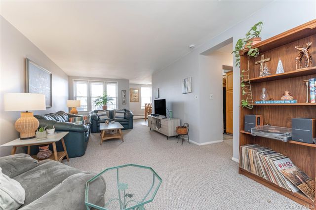 60 Hempstead Avenue 2K, Lynbrook, NY 11563