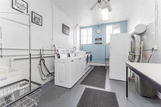 60 Hempstead Avenue 2K, Lynbrook, NY 11563