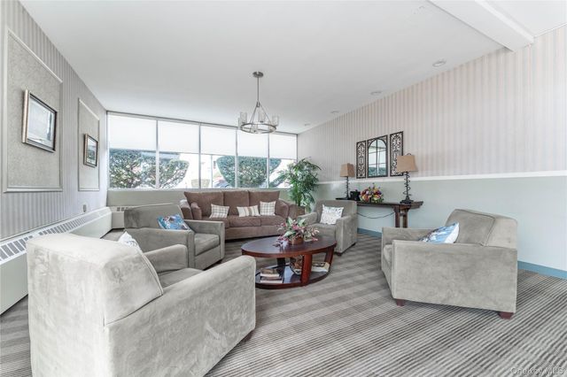 60 Hempstead Avenue 2K, Lynbrook, NY 11563