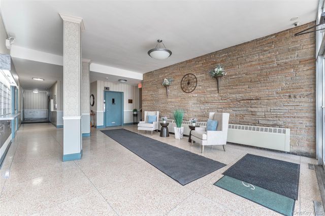 60 Hempstead Avenue 2K, Lynbrook, NY 11563