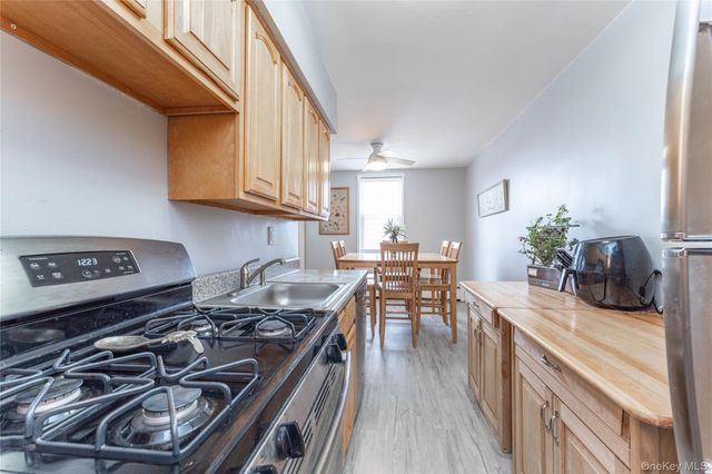 60 Hempstead Avenue 2K, Lynbrook, NY 11563