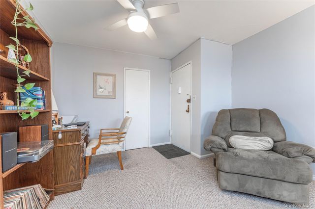 60 Hempstead Avenue 2K, Lynbrook, NY 11563