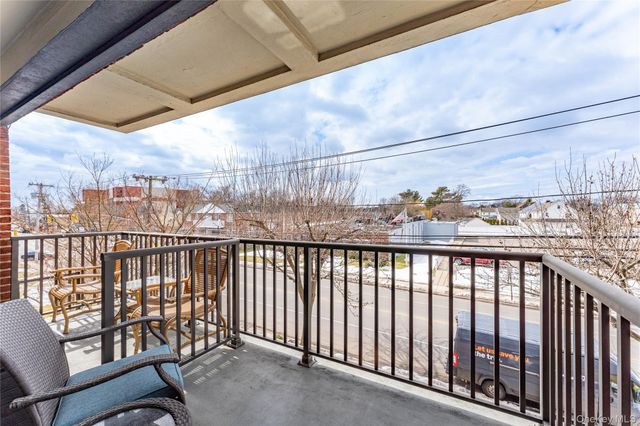 60 Hempstead Avenue 2K, Lynbrook, NY 11563