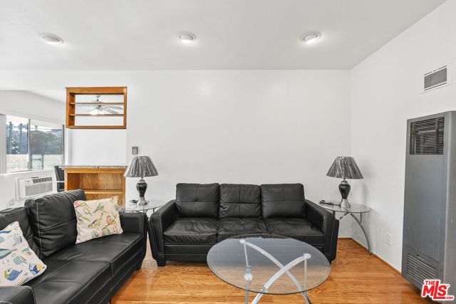 15529 Moorpark Street Apt. 3, Encino (los Angeles), CA 91436