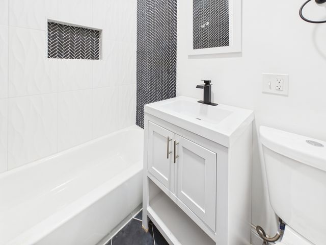 6642 S Drexel Avenue, Chicago, IL 60637