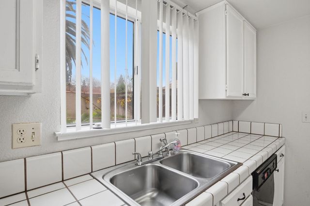 416 Ramsey Dr, Modesto, CA 95356