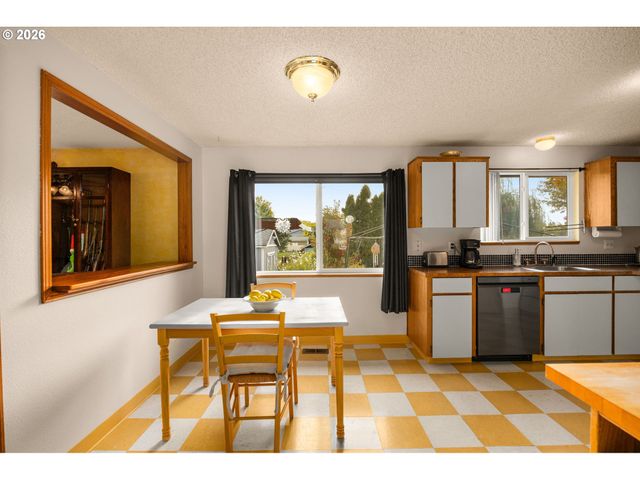1166 Se FIR GROVE Loop, Hillsboro, OR 97123