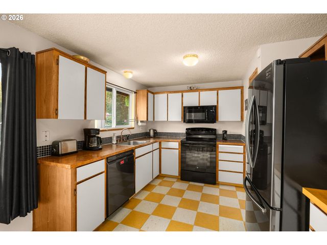 1166 Se FIR GROVE Loop, Hillsboro, OR 97123