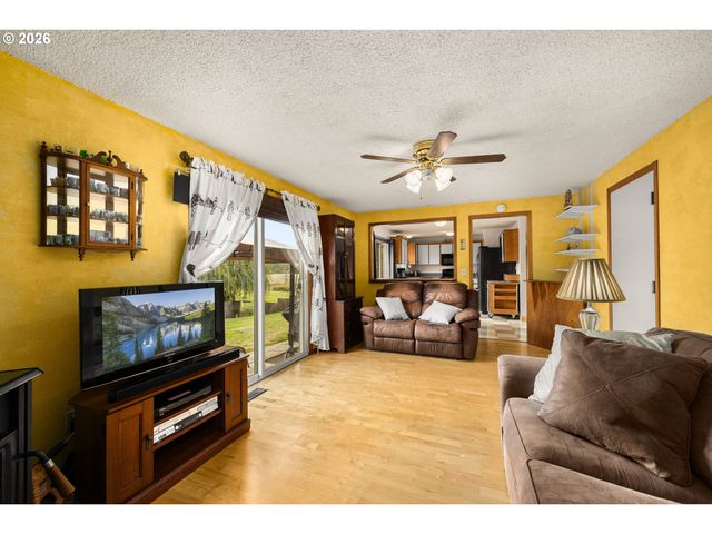 1166 Se FIR GROVE Loop, Hillsboro, OR 97123