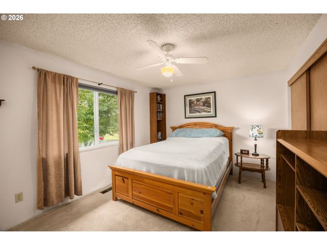 1166 Se FIR GROVE Loop, Hillsboro, OR 97123