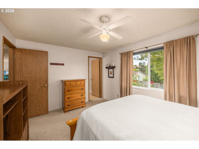 1166 Se FIR GROVE Loop, Hillsboro, OR 97123