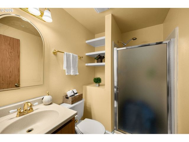1166 Se FIR GROVE Loop, Hillsboro, OR 97123