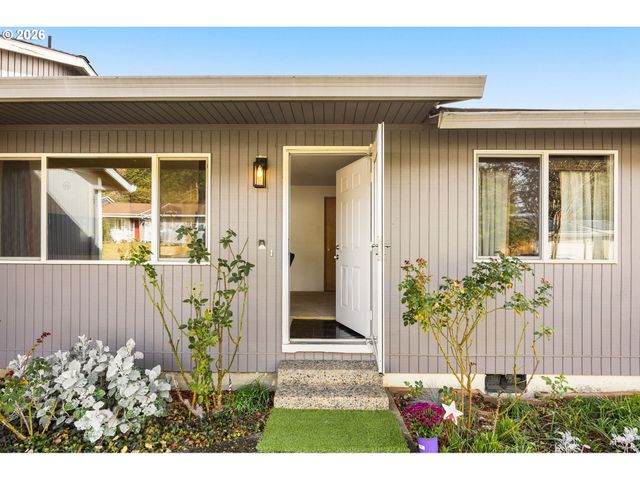 1166 Se FIR GROVE Loop, Hillsboro, OR 97123