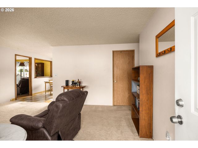 1166 Se FIR GROVE Loop, Hillsboro, OR 97123