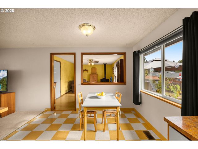 1166 Se FIR GROVE Loop, Hillsboro, OR 97123