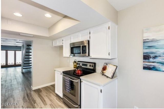 2 E Loma Lane, Phoenix, AZ 85020