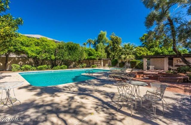 2 E Loma Lane, Phoenix, AZ 85020