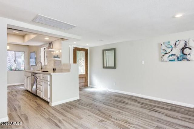 2 E Loma Lane, Phoenix, AZ 85020