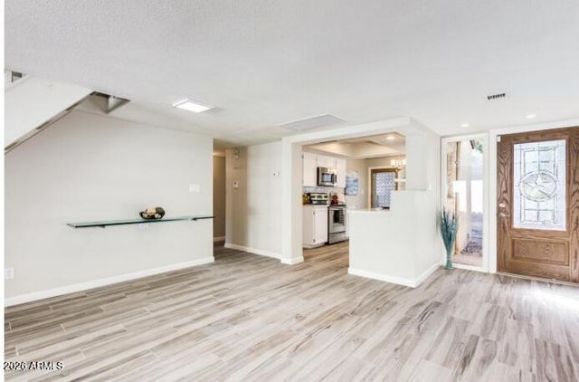 2 E Loma Lane, Phoenix, AZ 85020