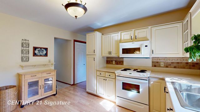 217 Dutch Mill Drive, Flushing, MI 48433