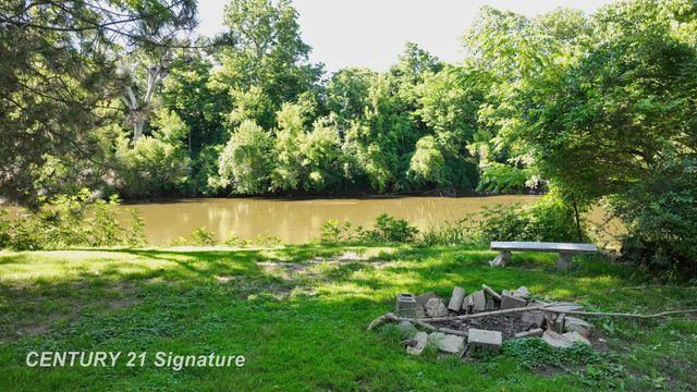 217 Dutch Mill Drive, Flushing, MI 48433