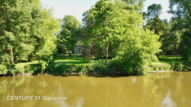 217 Dutch Mill Drive, Flushing, MI 48433