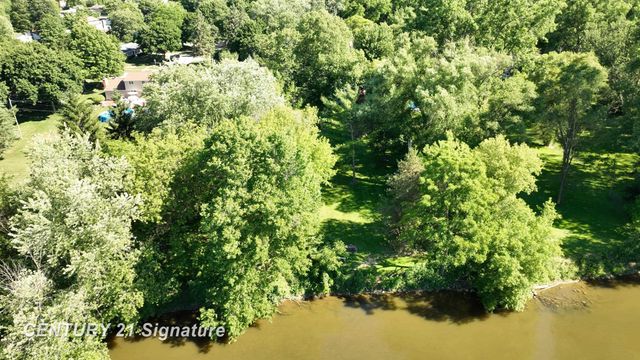 217 Dutch Mill Drive, Flushing, MI 48433