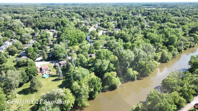 217 Dutch Mill Drive, Flushing, MI 48433
