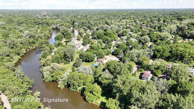217 Dutch Mill Drive, Flushing, MI 48433