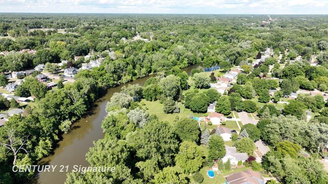 217 Dutch Mill Drive, Flushing, MI 48433
