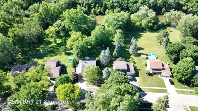 217 Dutch Mill Drive, Flushing, MI 48433